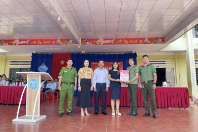 HÌNH ẢNH LỄ PHÁT ĐỘNG PHONG TRÀO TOÀN DÂN BẢO VỆ ANTQ, TUYÊN TRUYỀN LUẬT AN TOÀN GIAO THÔNG