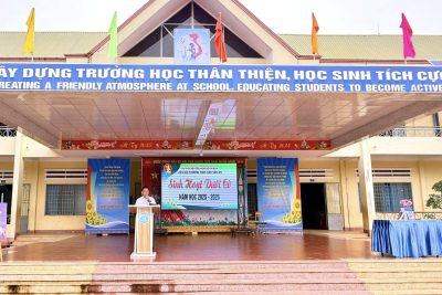 SINH HOẠT DƯỚI CỜ chủ đề “ Khám phá bản thân”, giới thiệu sách hay “ Cuốn sách tôi yêu” Tri  ân thầy cô.