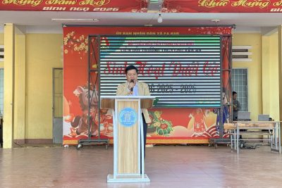 SINH HOẠT DƯỚI CỜ với chủ đề “ Hướng dẫn học sinh sử dụng mạng an toàn, ứng dụng công nghệ AI phục vụ học tập”.