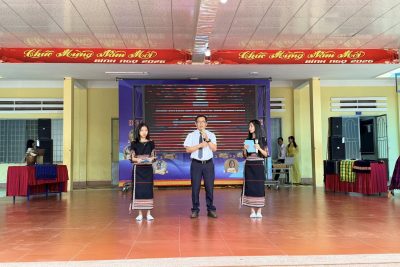 Sinh hoạt dưới cờ với chủ đề: “Giới thiệu nghề truyền thống của địa phương”.