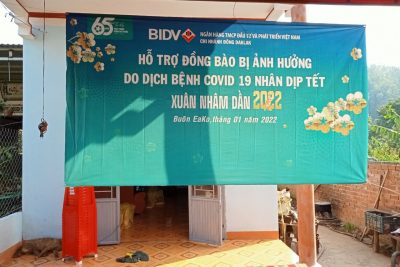HÌNH ẢNH TẶNG QUÀ KẾT NGHĨA BUÔN EA KÕ
