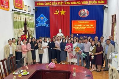 HÌNH ẢNH GẶP MẶT CHIA TAY GIÁO VIÊN CHUYỂN CÔNG TÁC